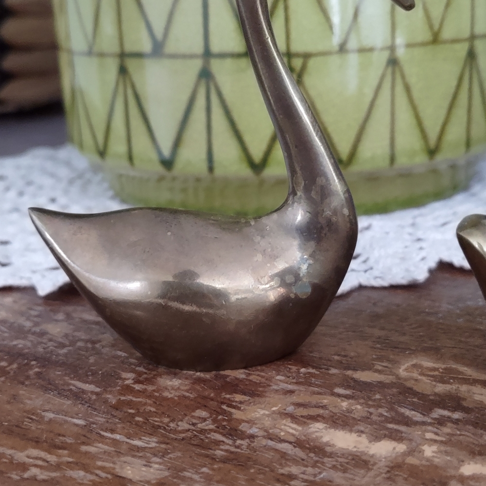 Mid Century Vintage Brass / Gold Swan Figures - Picture 9 of 9